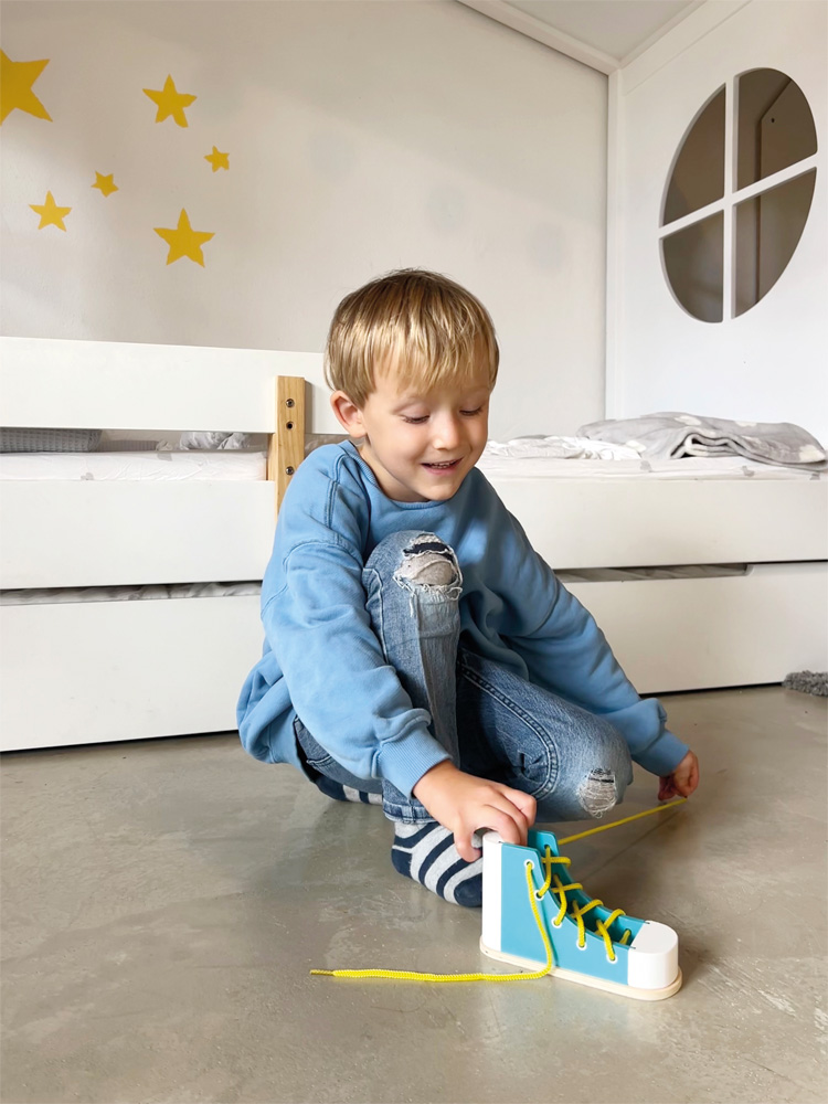 Fädelschuhe Schleife binden