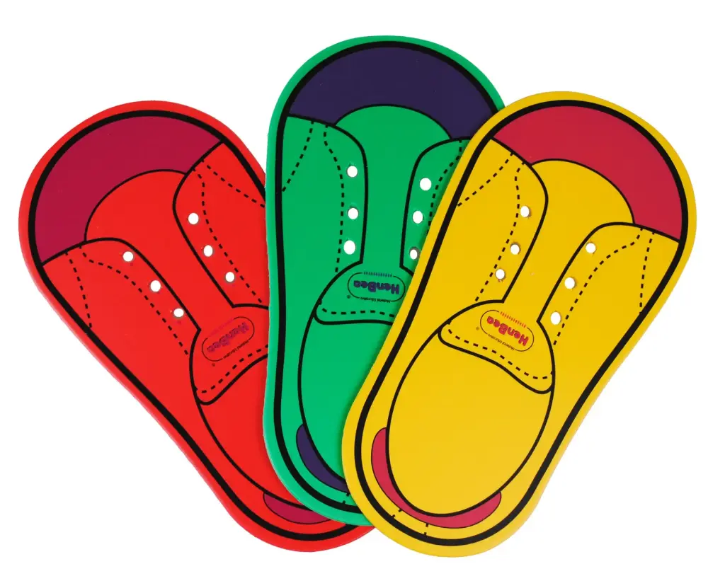 Kleine Fädel-Schuhe